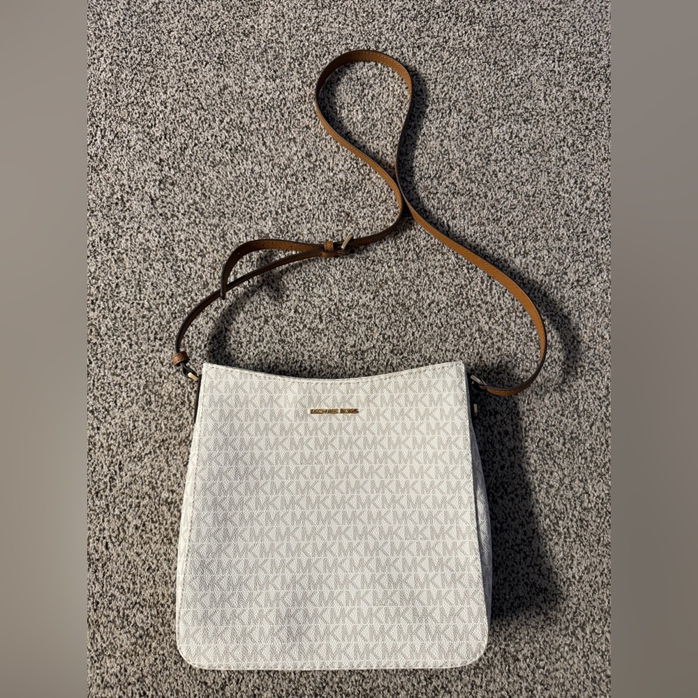 Michael Kors Jet Set Travel Bag